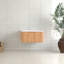 Meuble-lavabo de salle de bain flottant 30 po au fini noyer naturel, bords arrondis lisses, cuve en céramique blanche, pré-assemblé, tiroir intelligent, mécanisme de fermeture en douceur