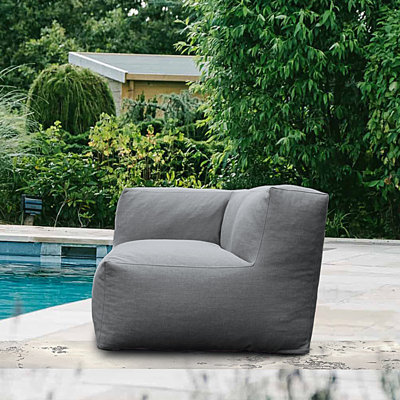 Pouf d'angle moderne de 86 cm de large, garni de mousse, avec accoudoirs, idéal pour la piscine et la terrasse.
