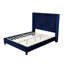 Cadre de grand lit bleu marine, transitionnel et moderne, revêtement en velours, tête de lit à boutons avec surpiqûres en losanges, entièrement rembourré, motif