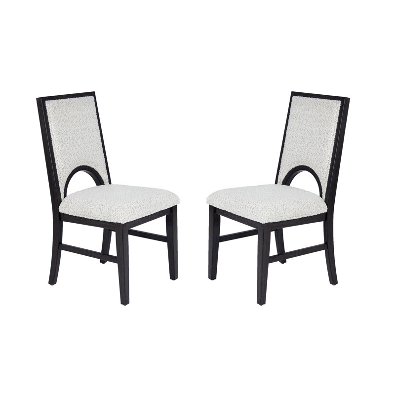 Chaise à découpes arquée en tissu blanc