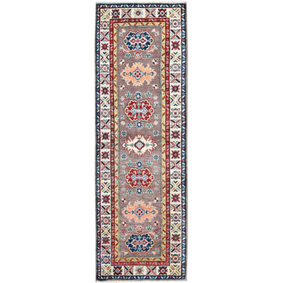 Gris fossile 2 pi x 6 pi 5 po, Kazak avec motif de médaillons tribaux, laine douce et veloutée, noué à la main, tissage plus dense, colorants végétaux, tapis de couloir étroit, tapis oriental
