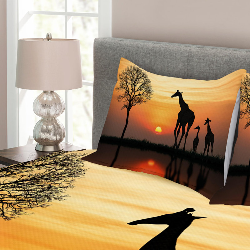 Eclectic Polyester Coverlet, Queen Coverlet + 2 Shams