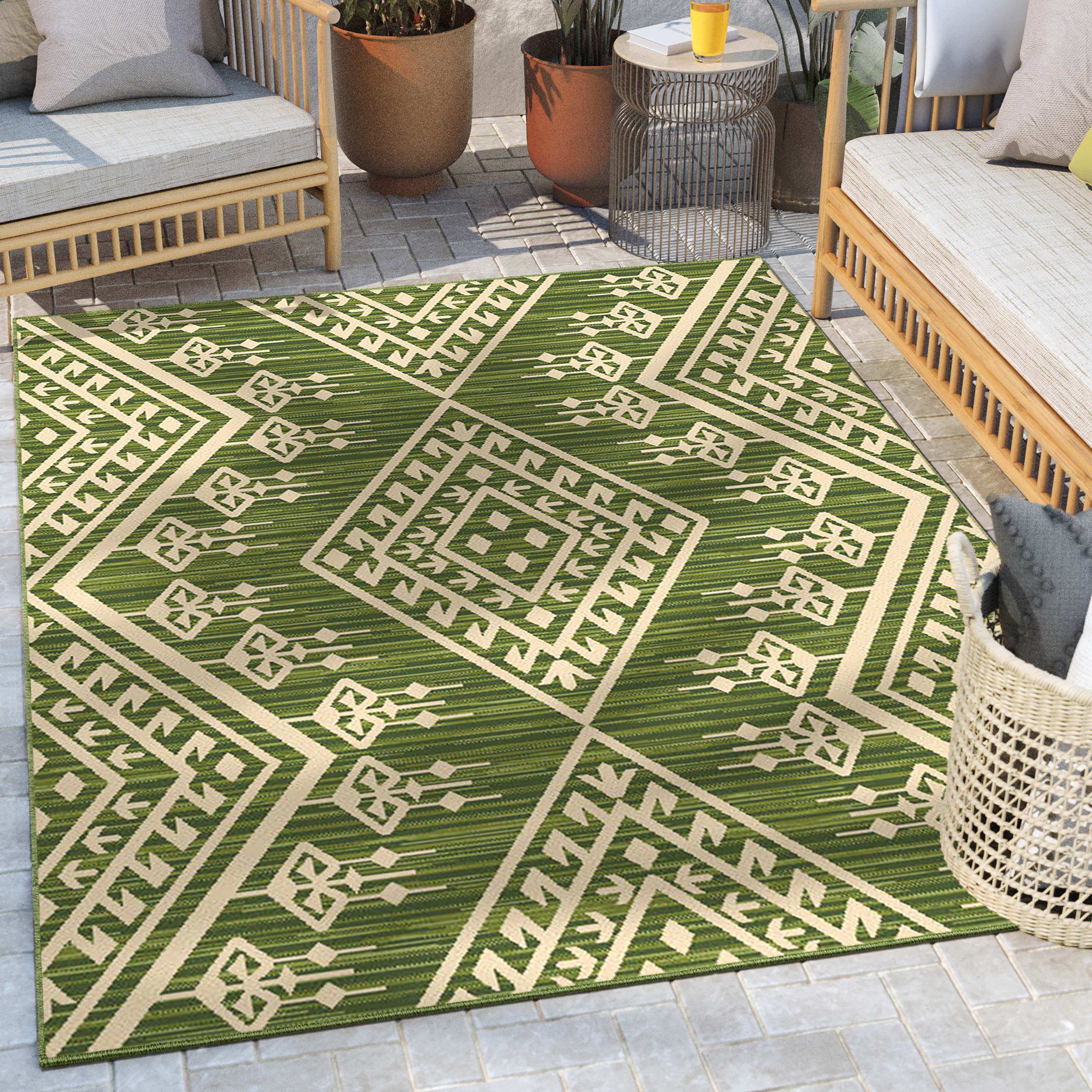 Well Woven Cascade Diamond Pattern Indoor/Outdoor Green FlatWeave Rug