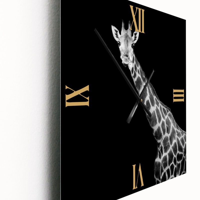 Gros plan sur une horloge murale I, Très grand
