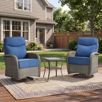 Ensemble de 3 chaises de patio pivotantes en osier de 3 po avec tables d'appoint