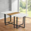 Table moderne de quatre à six places avec plateau en grain de bois et structure en métal noir pour la salle à manger de la cuisine