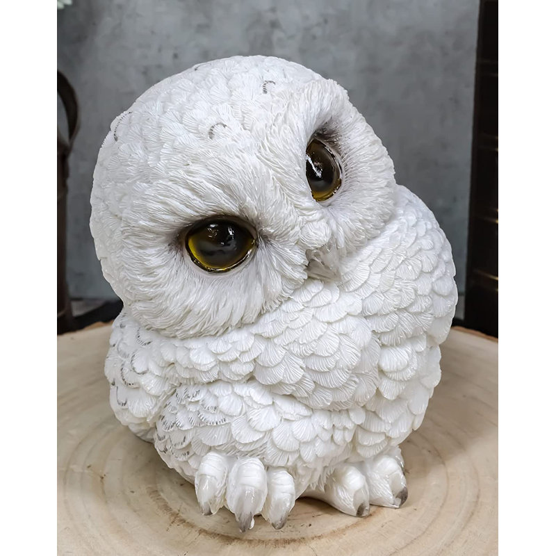 Adorable figurine Loehr Ebros