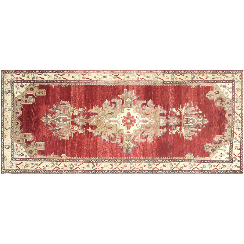 Tapis de couloir unique en laine noué à la main des années 1960 de 5 pi 10 po x 13 pi 10 po en rouge / beige