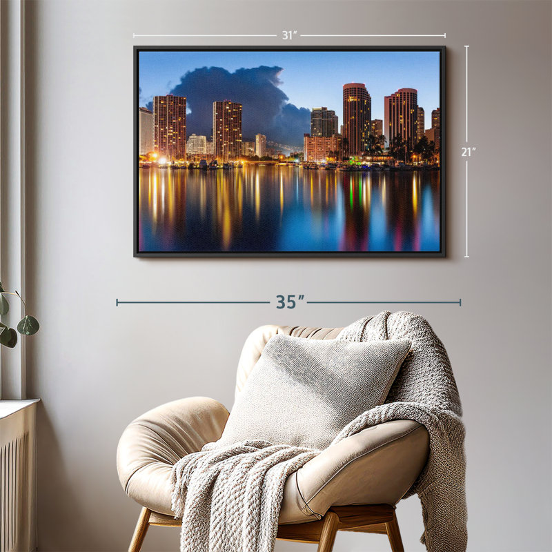 Impression sur toile Honolulu Nightscape, H 21 po x l 31 po