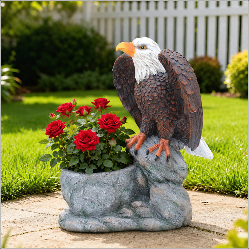 Statue de jardin debout aigle sur base en fausse pierre - Décoration rustique pour l'extérieur et la maison