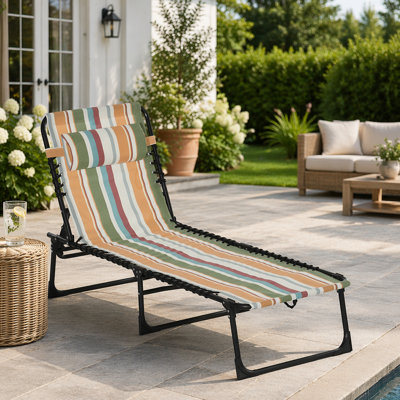 Chaise longue de piscine pliante Outsunny, dossier inclinable réglable à 4 positions, oreiller, filet respirant et siège élastique pour la plage, la cour et le patio