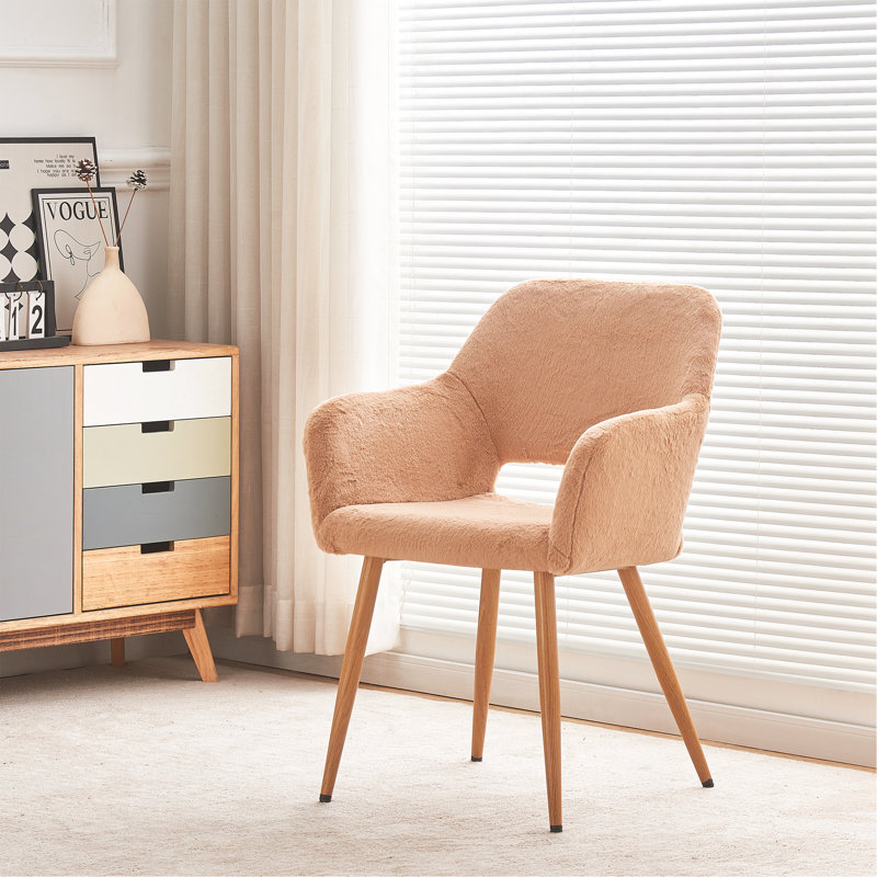 Fauteuil de coiffeuse en fausse fourrure confortable et élégant pour une expérience relaxante et agréable
