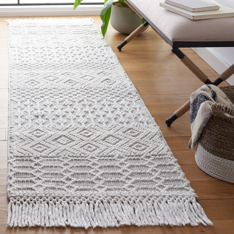 Stroudsburg Hand Woven Pet Yarn/Cotton Southwestern Rug in Gray/Ivory, Runner 2'3" x 8'