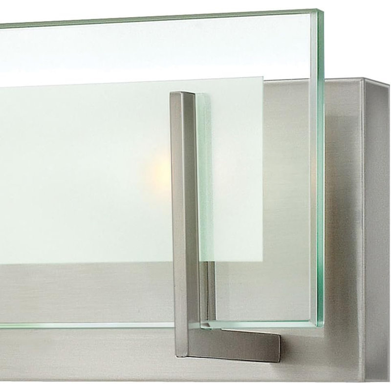 "Modern Sophistication: Luminaire de salle de bain 4 lumières Hriti, finition nickel brossé 26", 240W "