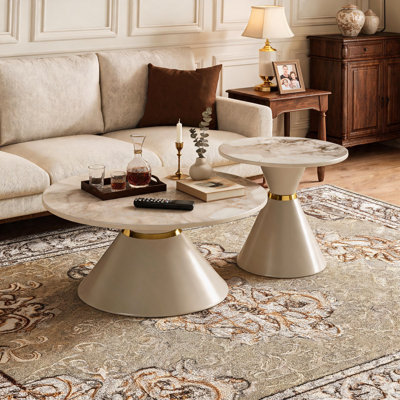 Ensemble de 2 tables basses gigognes rondes, plateau en pierre frittée, pied central et anneau décoratif, tables d'appoint modernes et luxueuses pour salon ou petit espace.