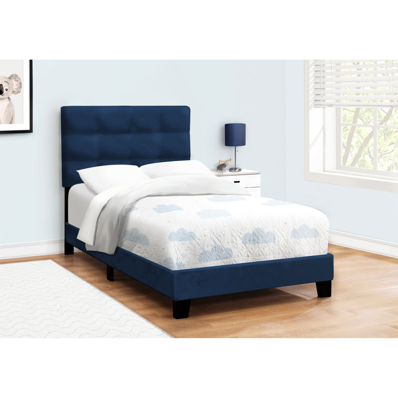 Structure de lit simple moderne en velours bleu, lit en velours transitionnel, style pour les intérieurs jeunes