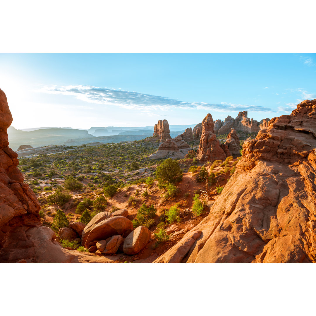 Sonnenaufgang vom North Window Arch in Utah von Sproetniek - Fotodruck