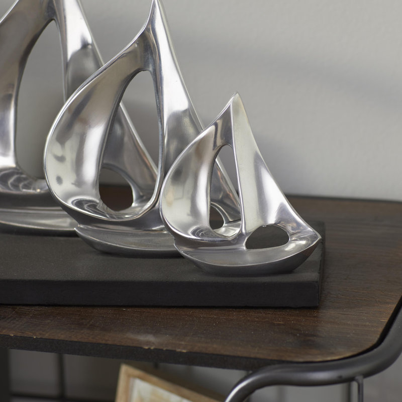 Yetuart Figurines & Sculptures