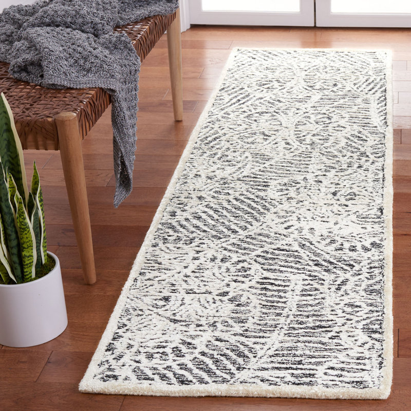 Geesey Hand Tufted Wool/Bamboo Silk/Cotton with Cotton Backing Floral Rug in Ivory/Black, Runner 2'3" x 8'