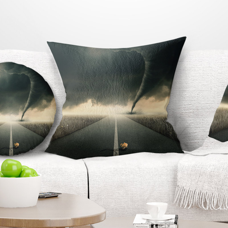 Coussin Rose on the Dark Road, 16 po x 16 po, Coussin décoratif