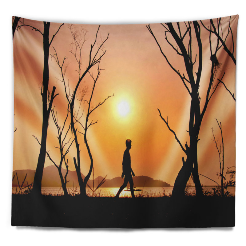 Paysage homme marchant seul dans la tapisserie du soir, H 50 po x l 60 po