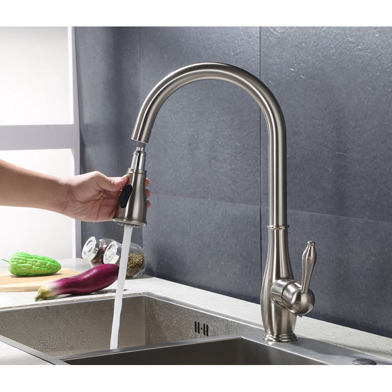 Single Handle Pull Down Sprayer Kitchen Faucet in Chrome, Polished Chrome