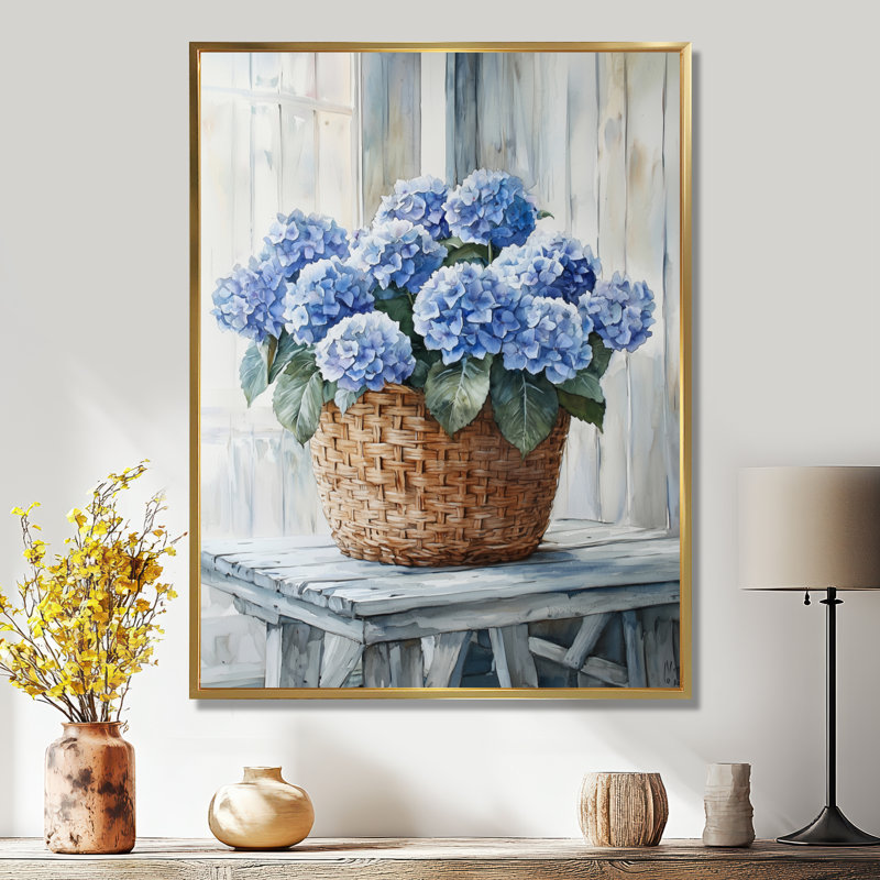 Hortensias dans un panier de ferme III - hydrangées, art mural, Reproduction avec cadre flottant, H 44 po x l 34 po, Doré