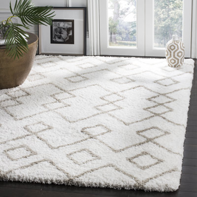 Tapis ivoire / argenté touffeté à la main Aderita
