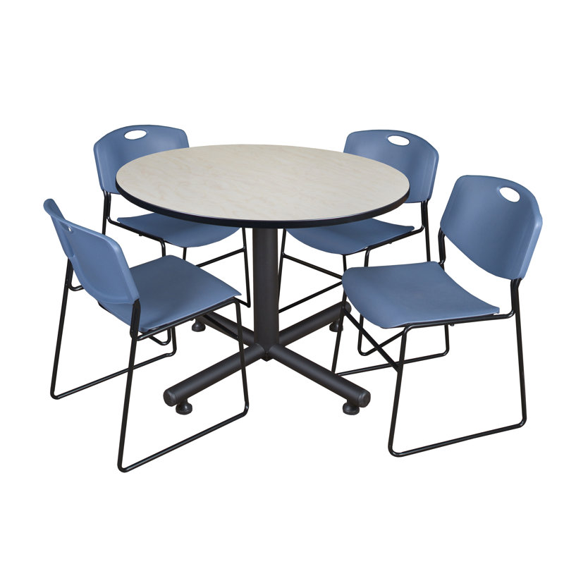 Nicklo break room table, 4 Zeng stackable chairs, Érable, Bleu