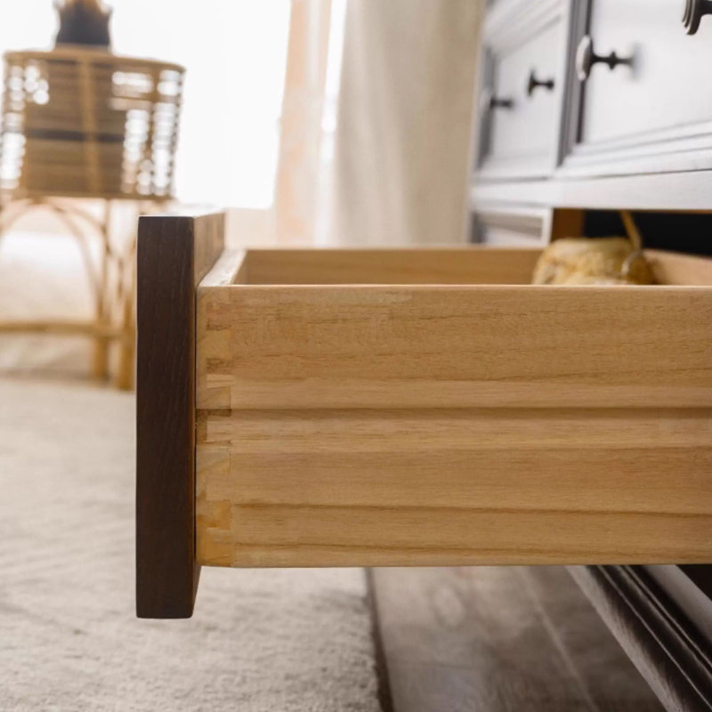 Buffet décoratif en bois de noyer foncé
