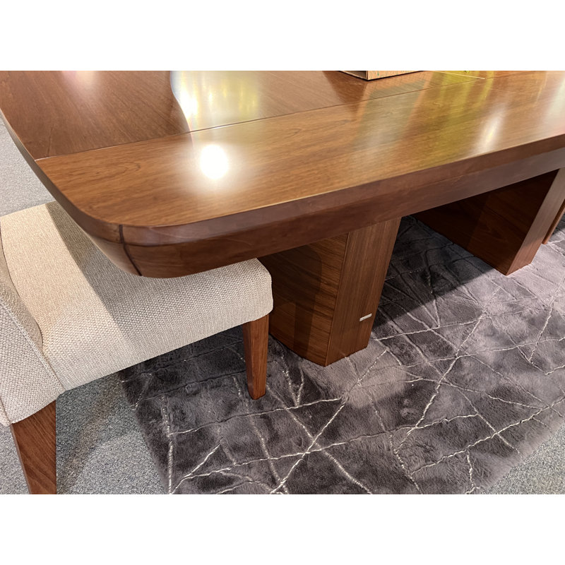 Gris fausse fourrure Broschard avec lignes métalliques argentées, Rectangle 7 pi 8 po x 10 pi 4 po