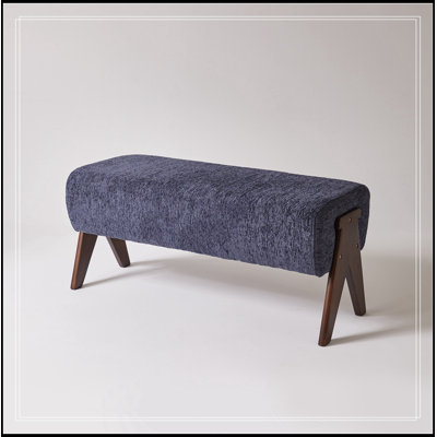 Chenille Stephaine avec pieds en bois robuste