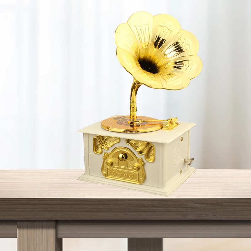Boîte à musique rétro avec boîte à musique et forme musicale classique, White