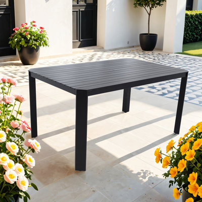 Table d'extérieur moderne en aluminium avec lattes larges et étroites alternantes, coins en angle, grand trou de parasol de 2 po et patins antidérapants réglables, brun bourbon