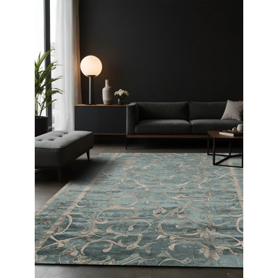 Tapis gris soyeux et moelleux