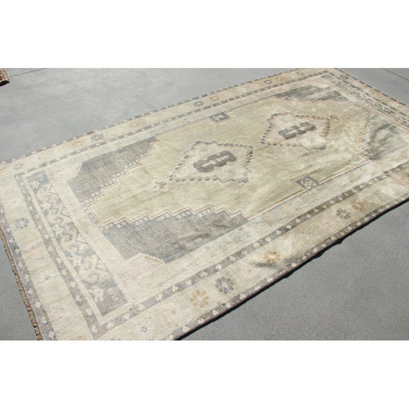Grand grand tapis turc rétro en laine beige avec un motif anatolien abstrait pour un décor de salon - tissage à plat de style Oushak