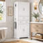 Armoire à linge de salle de bain autoportante de 179 cm de hauteur, avec 4 portes, 3 tiroirs, étagères réglables et crochet latéral en alliage d'aluminium, blanche