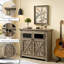 Armoire 2 portes pour la chambre à coucher, buffet Buffet - gris délavé, look rétro et grande option de rangement, buffet d'entrée. Polyvalent avec tablettes intérieures amovibles à charnière silencieuse