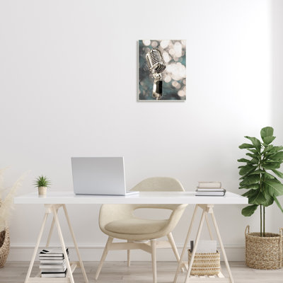 «Singing Microphone Musical Karaoke Mic Bokeh», photographie sur plaque murale par Cloverfield & Co.