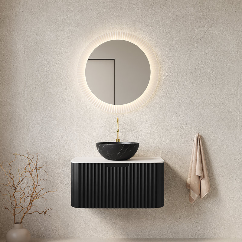 Meuble-lavabo de salle de bain 30 po Dina, armoire de rangement à bords arrondis et rayés avec tiroir, cuve en céramique noir mat et plateau en pierre frittée blanc de Carrare, pré-assemblé, couleur noire