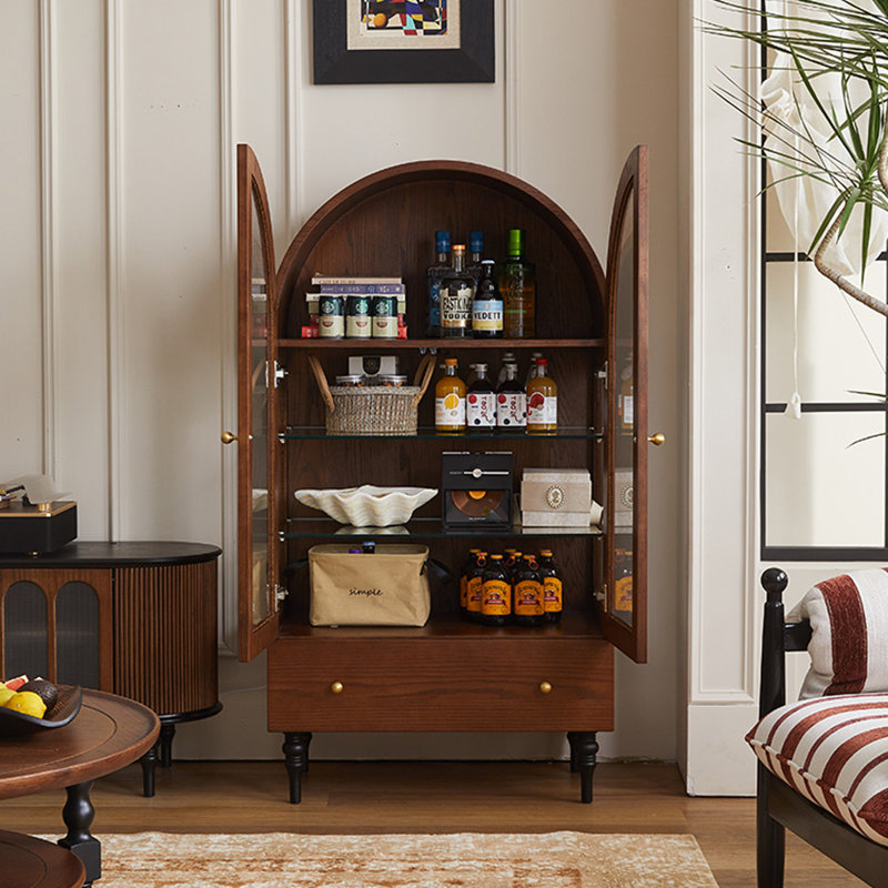 Vitrines en bois brun massif