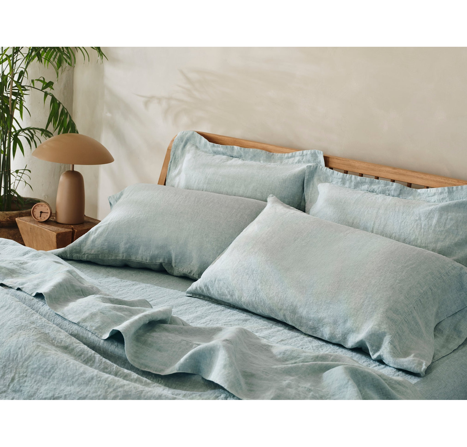 Coyuchi Organic Relaxed Linen Fitted Sheet, California King Fitted Sheet, Pacific Blue Chambray