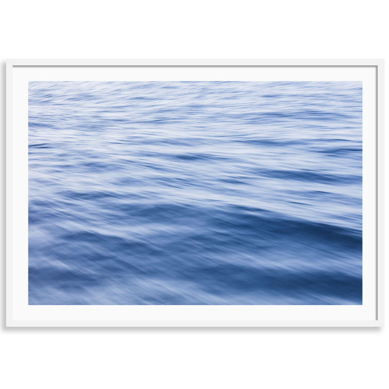 Big Blue par Carly Tabak - Photographie avec cadre photo, Bois blanc, L 44 po x H 31 po