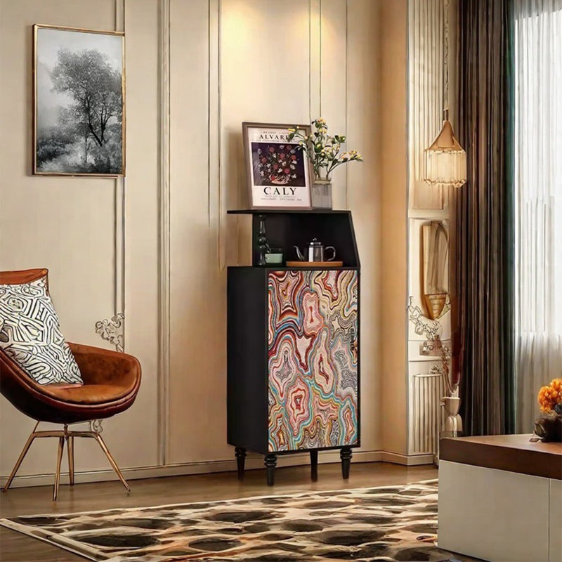 Armoire élégante avec cadre en noyer et rangement spacieux