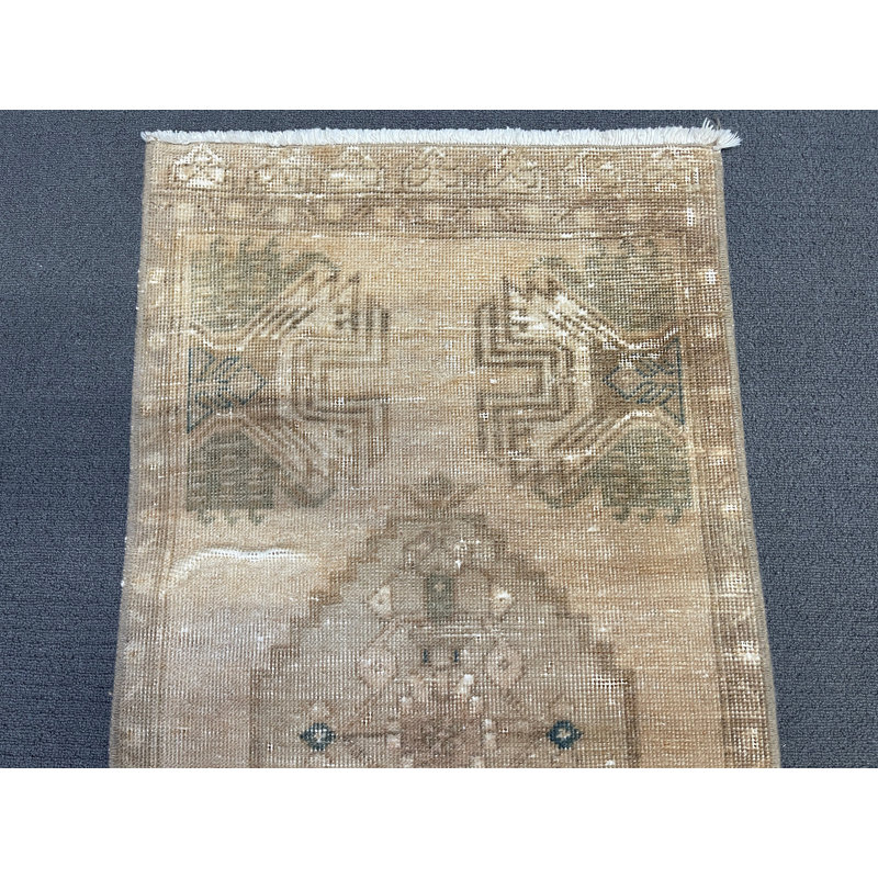 Tapis beige en laine à motif patchwork rétro 19,3 x 37,8 po