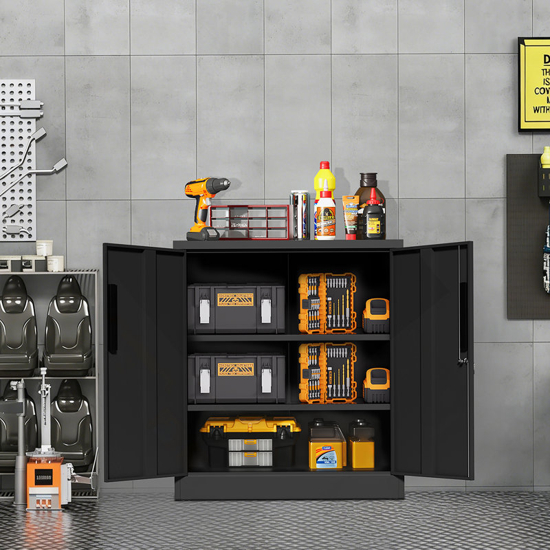 Armoire de rangement en métal robuste avec serrure, tablettes réglables et sécurité à 3 points pour le garage, le bureau ou la maison.