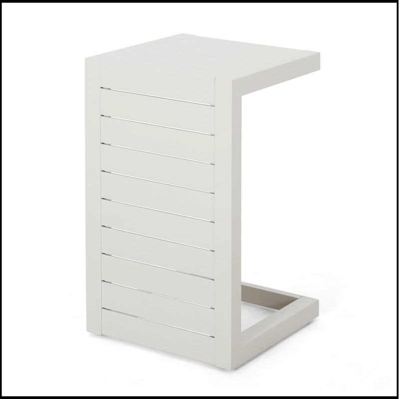 Table d'appoint en aluminium en forme de C Cape Coral, moderne et durable pour la détente et la commodité à l'extérieur.
