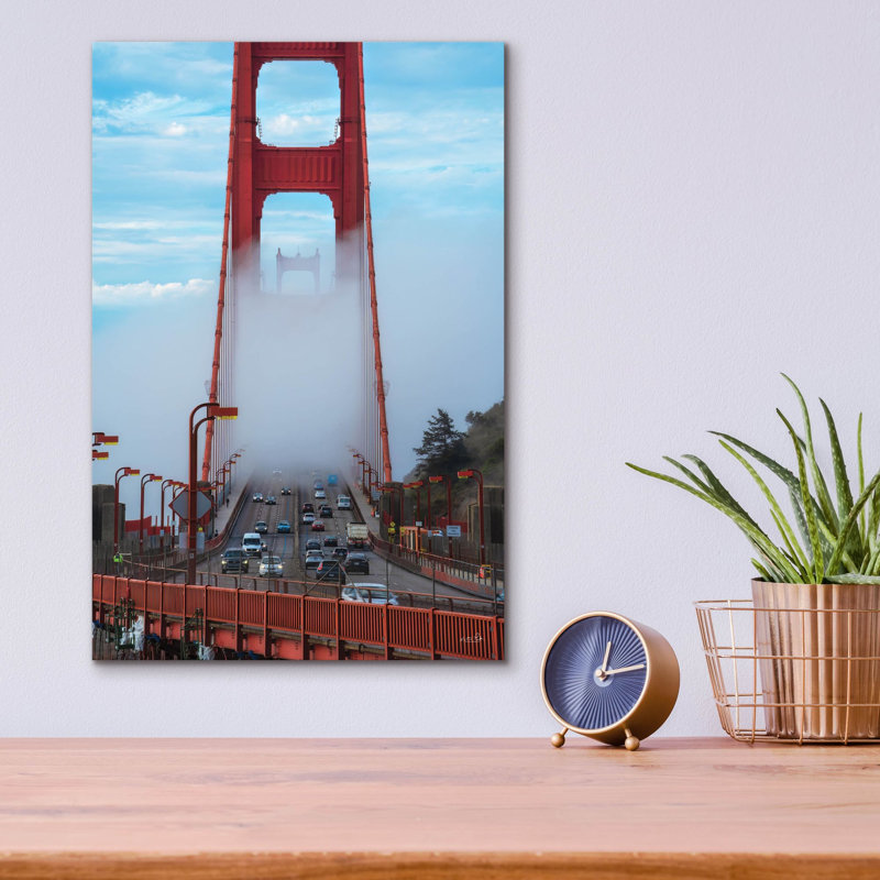 Art mural en verre acrylique 12 po x 16 po «Golden Gate Covered In Fog» par Martin Podt