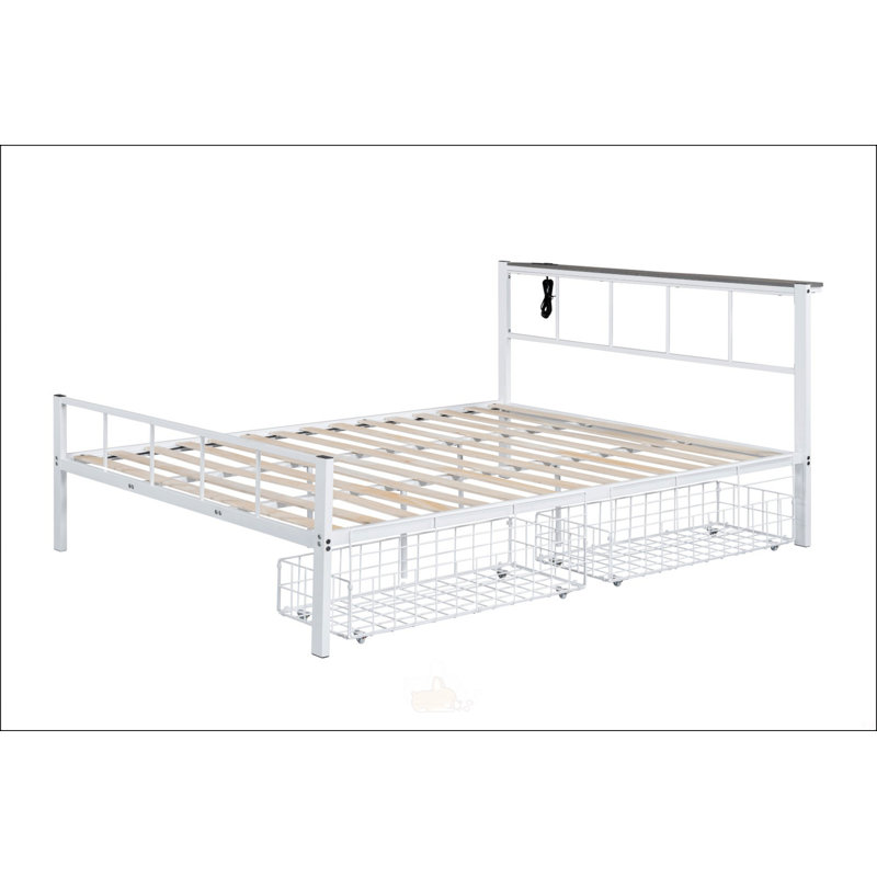 Grand lit en métal de style contemporain