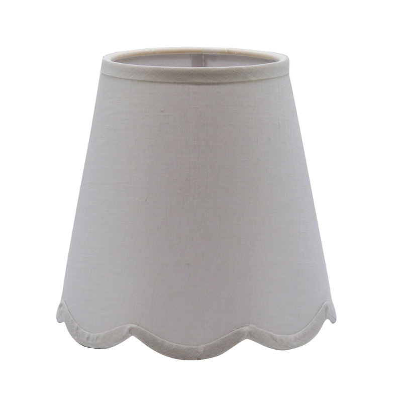 Abat-jour lustre festonné en lin vanille, 6'' H x 5.5'' W x 4'' D, Vanille